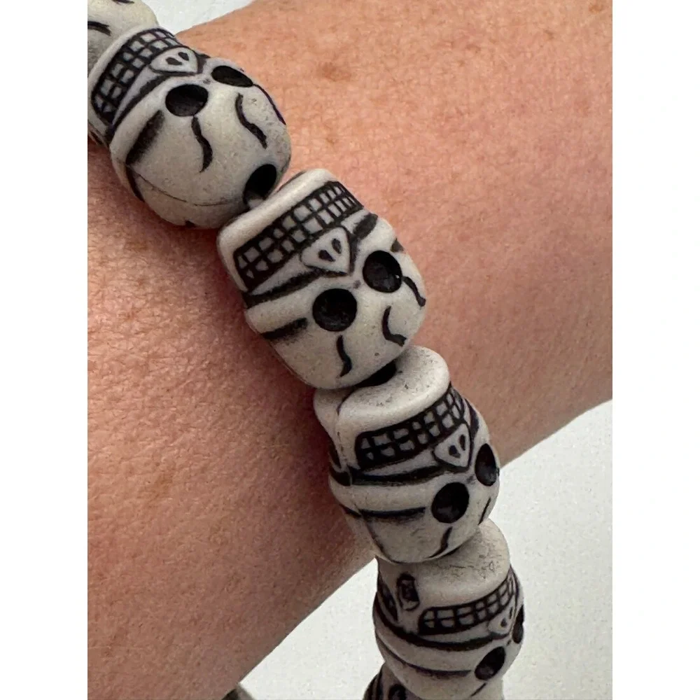 Unbranded Carved Skull Bead Stretch Bracelet White Black Gothic Tribal Style